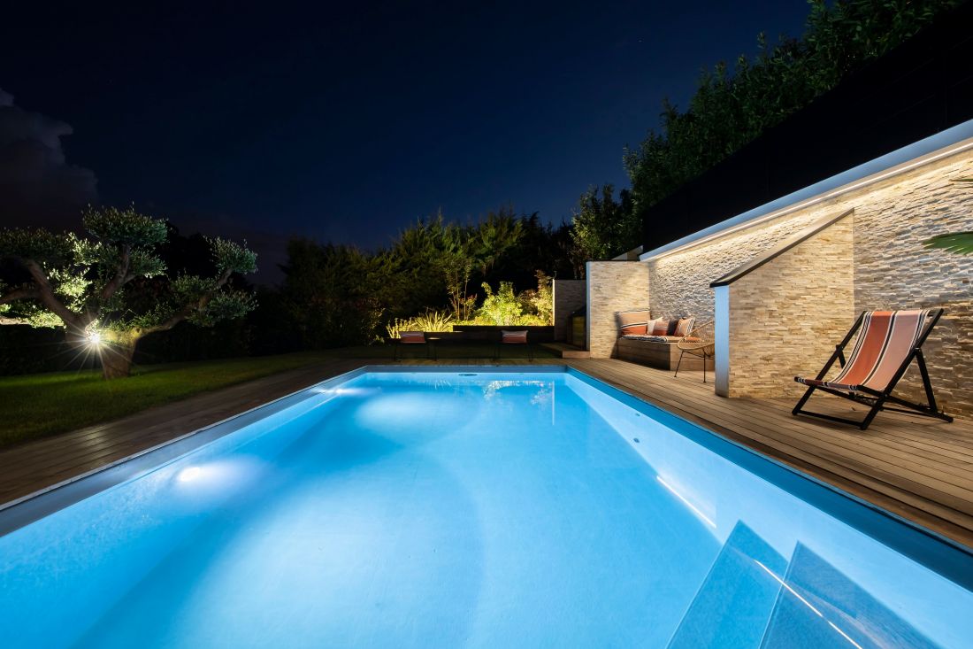 Nos idées et astuces pour réussir votre éclairage de piscine - Nantes 44 -  La Maison Des Travaux